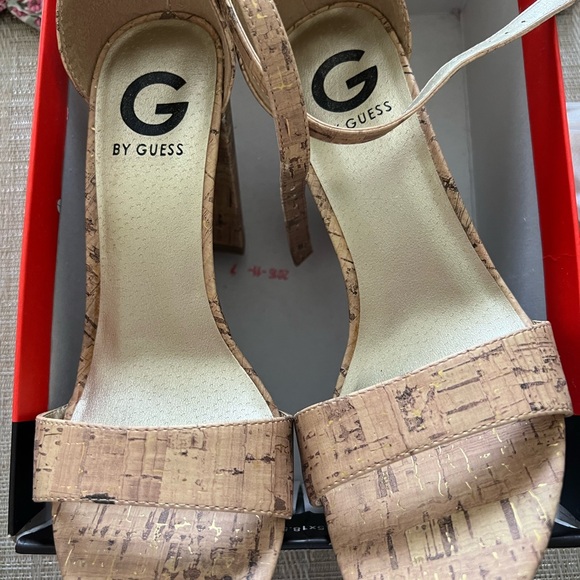 Guess Light Natural Shantel3 Heels Size 7.5M - Picture 4 of 6